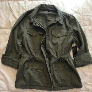 Green lightweight jacket;size L